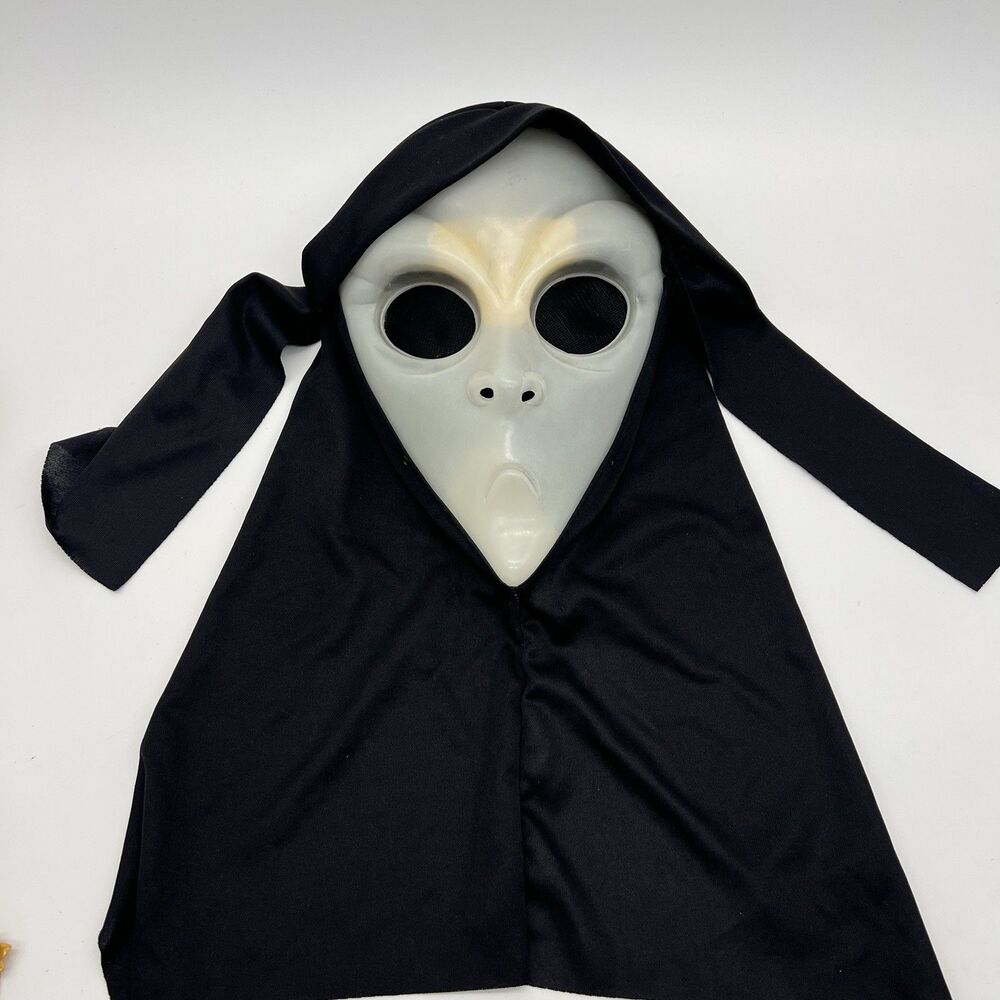Fun World Easter Unlimited Glow In The Dark Alien Ghostface Halloween Mask